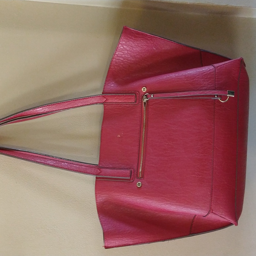 VGUC .  Travanti large red tote comes with a second zip bag that’s quite large.